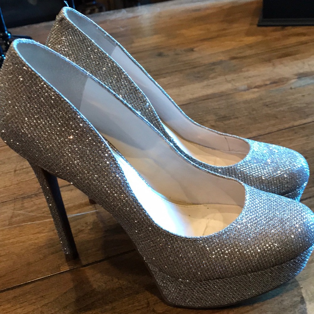 Jessica Simpson Gold Glitter Platform Pumps